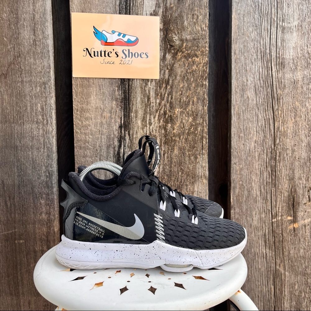 Nike x LeBron James “Witness” 5